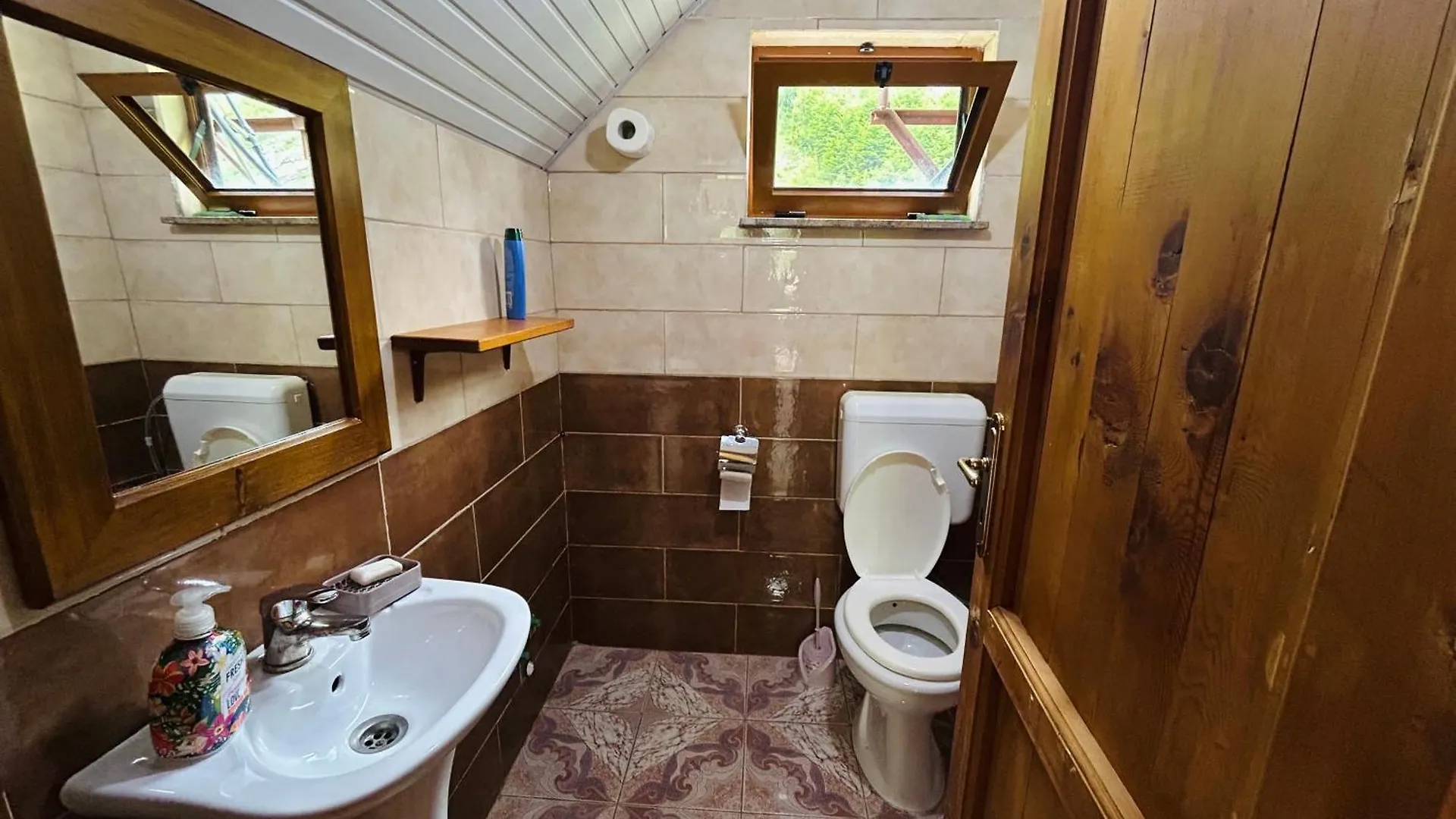 Guesthouse Lola Valbone 0*,  Albánie